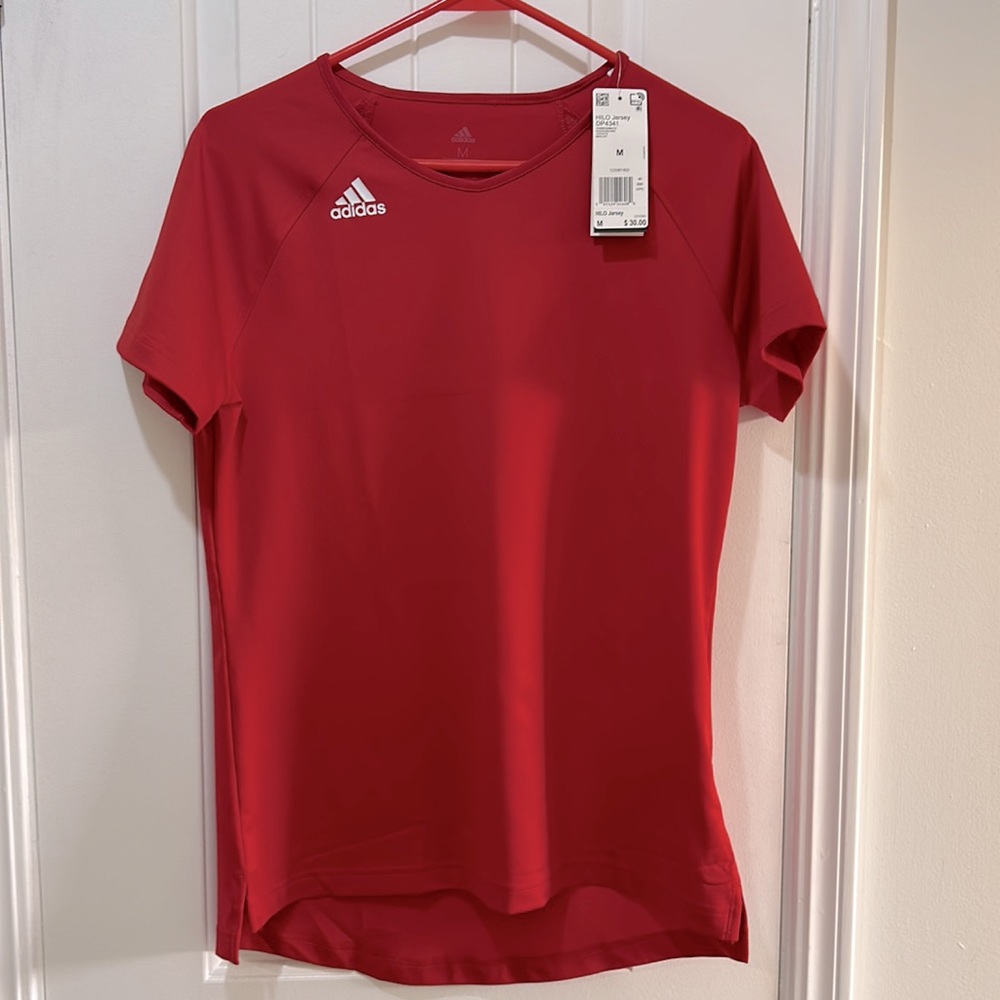 NWT Adidas Crimson Red HILO Short Sleeve Tee shirt. Size Medium